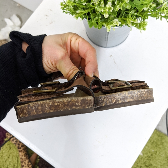 Osh Kosh B'Gosh Brown Buckle Sandals Toddler 8 - Picture 2 of 5